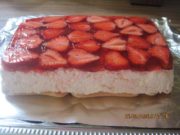 Nejlepší recept na krémový piškotový dort s jahodami připravený za 10 minut bez pečení!