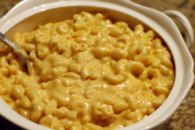 recept-na-domácí-sýrovou-omáčku-na-těstoviny