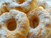 Recept na kefírové koblihy: Vyzkoušejte si udělat tyto jemné a nadýchané koblížky bez dlouhého čekání!