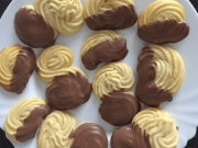 Hledáte jednoduchý recept na vánoční cukroví? Vyzkoušejte tato pudinková esíčka! Jednodušší to už být nemůže..