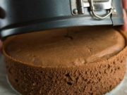 Jednoduchý recept na čokoládový dortový korpus: Peču už mnoho let, ale tak nadýchaný korpus jsem ještě nikdy neupekla!